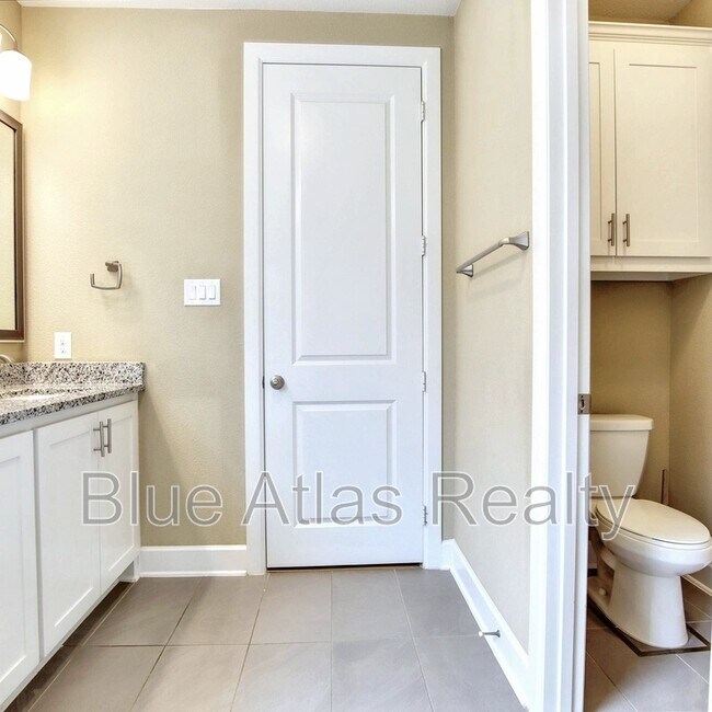 Building Photo - 4983 Stornoway Dr