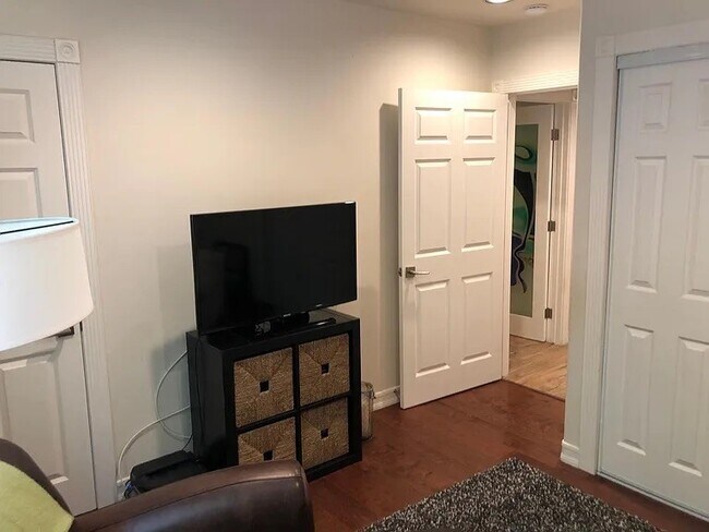 Building Photo - 3329 Palos Verdes Dr N