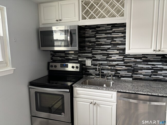 Building Photo - 329 Blackstone Vlg