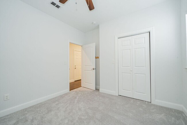 Building Photo - Beautifully Updated 3-Bed, 2-Bath Home Nea...
