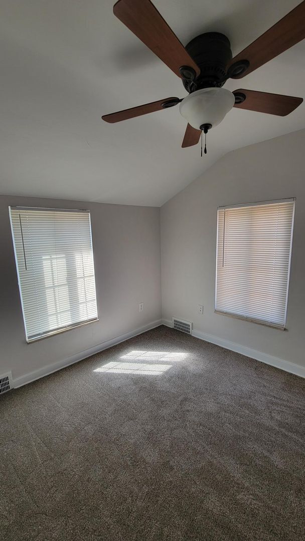 Building Photo - Spacious Three Bedroom Home