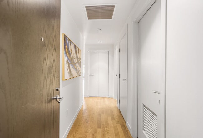 Building Photo - 1310 NW Naito Pkwy