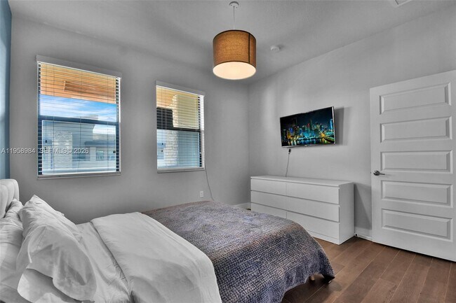 Building Photo - 7865 NW 104th Ave