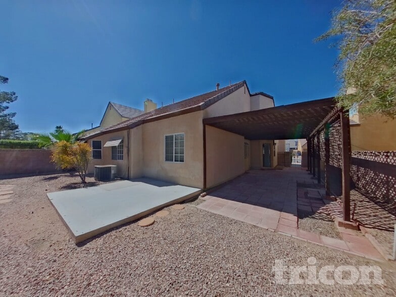 Building Photo - 2232 Ladue Dr