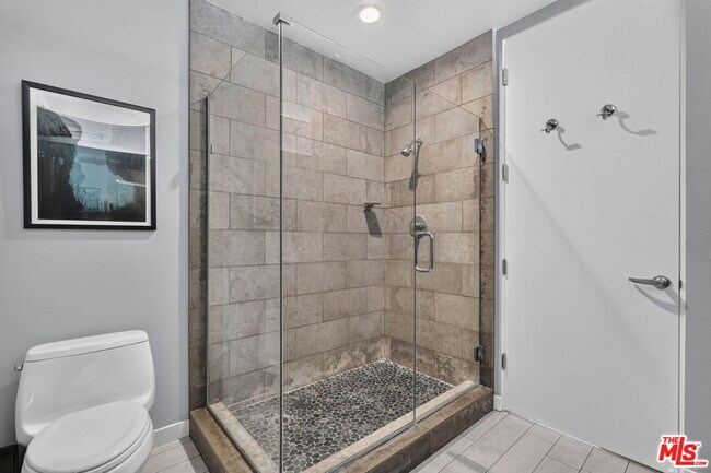 Building Photo - 2120 Narcissus Ct