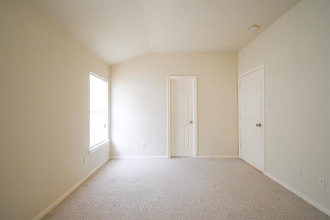 Building Photo - 13330 Vineyard Falls Dr