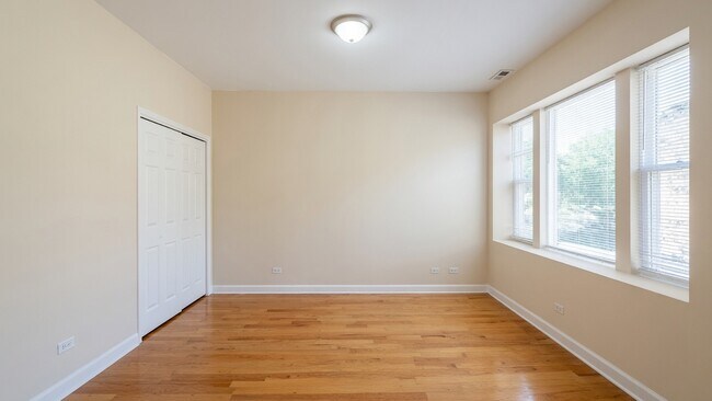 Building Photo - 4609 N Kimball Ave