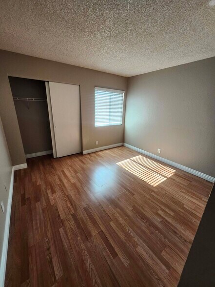 Building Photo - 33 Gold Bar Ct