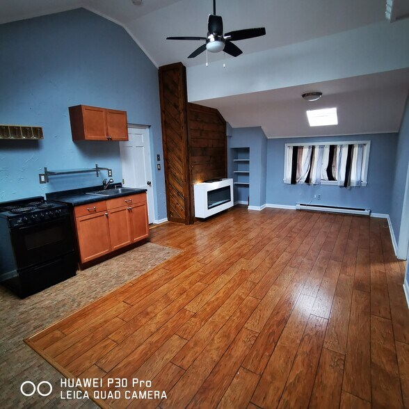 Building Photo - 4 Woodbine Ln