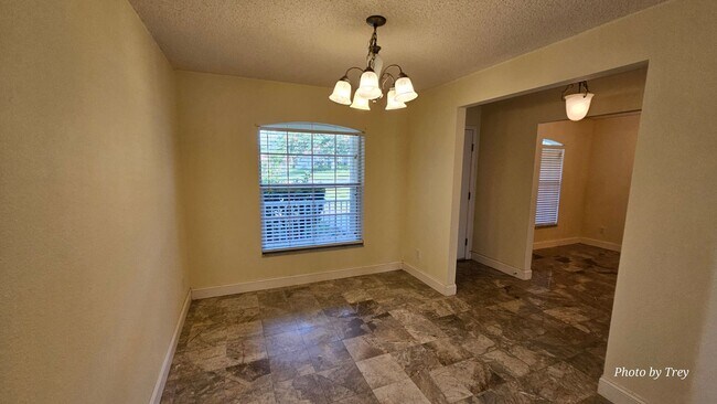Building Photo - 3 Bed 2 Bath 2 Car Garage