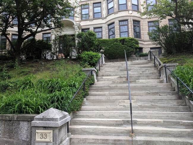 Building Photo - GREAT 2Br/1Bth in the heart of Brookline! Heat/Hot Water included in rent!