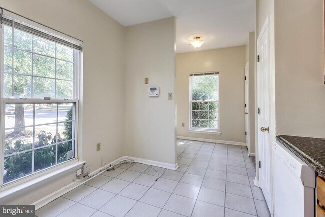 Building Photo - 2018 Cooper Point Ct