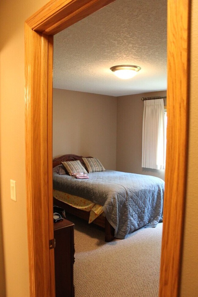 Building Photo - AVAILABLE JULY 2026!!! Incredible 3 bedroom, 2-1/2 bath duplex style condominium on Iowa City Eas...