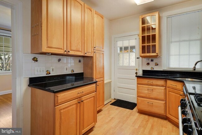 Building Photo - 6066 Wooten Dr