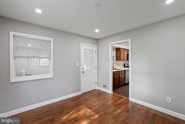 Building Photo - 10802 Blossom Ln