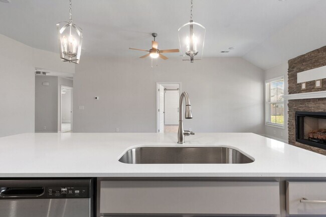 Building Photo - Lovely Home in Clarksville