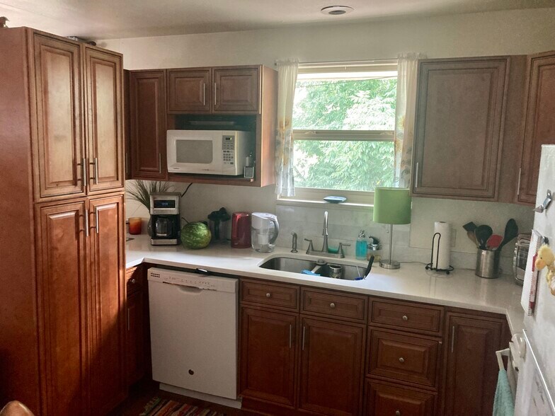 Kitchen - 2301 Cheyenne St