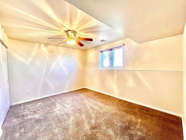 Building Photo - Gorgeous Private Home with Views!