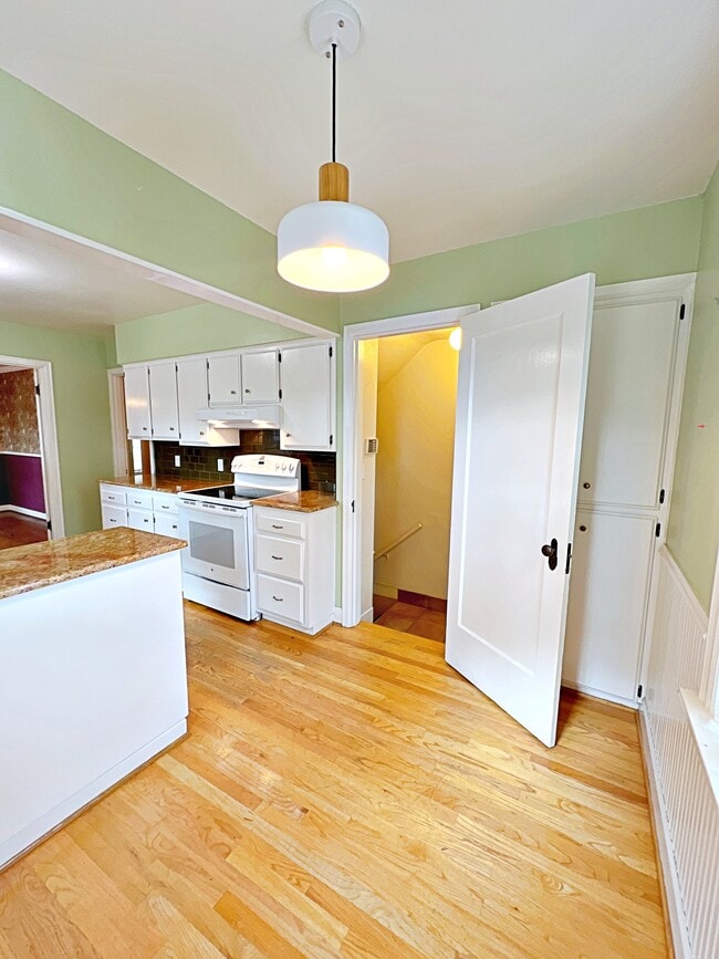 Building Photo - 6309 NE Broadway