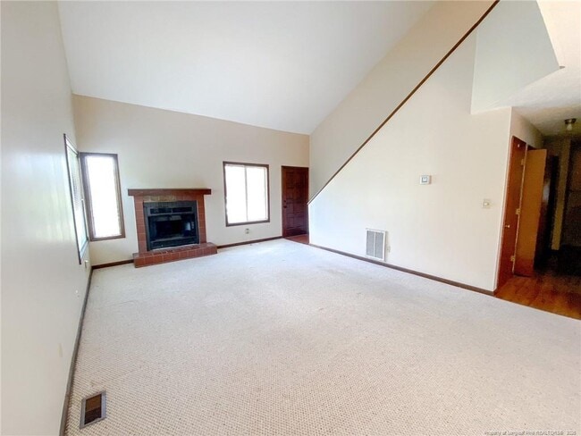 Building Photo - 207 Charmant Rd