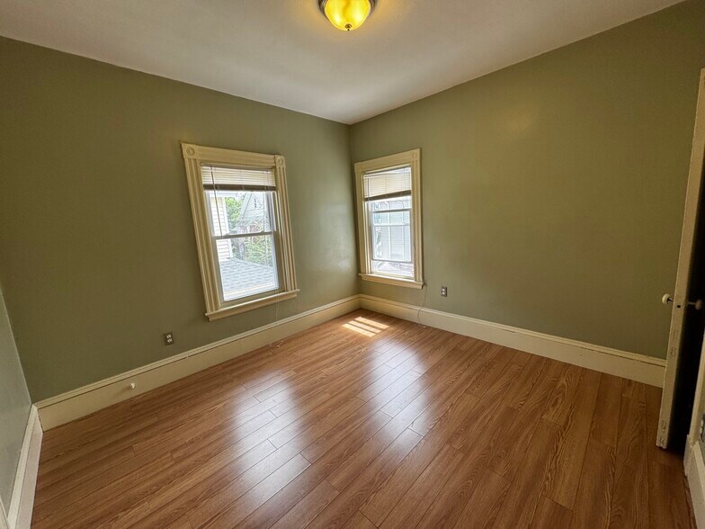 Building Photo - 374 Highland Ave