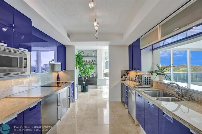 Building Photo - 715 Bayshore Dr