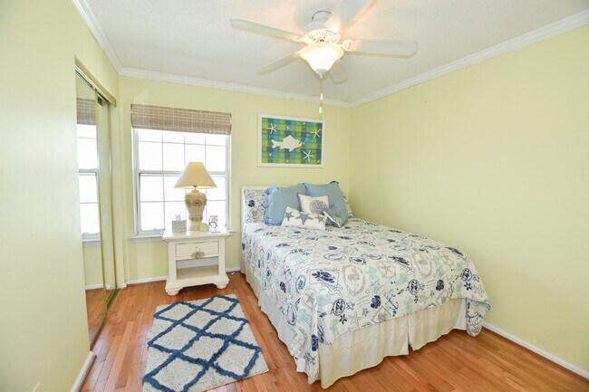 Building Photo - Spacious Condo Beautifully Furnished