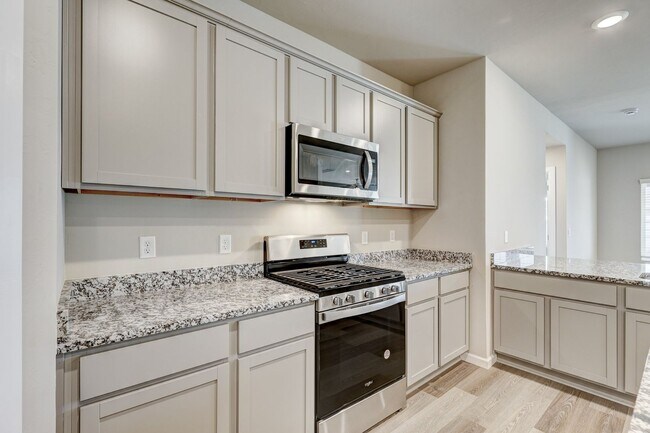 Building Photo - 10508 SW 41st Pl