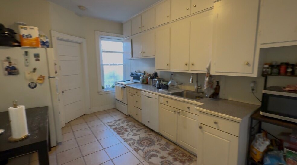 Building Photo - 1253 Beacon St