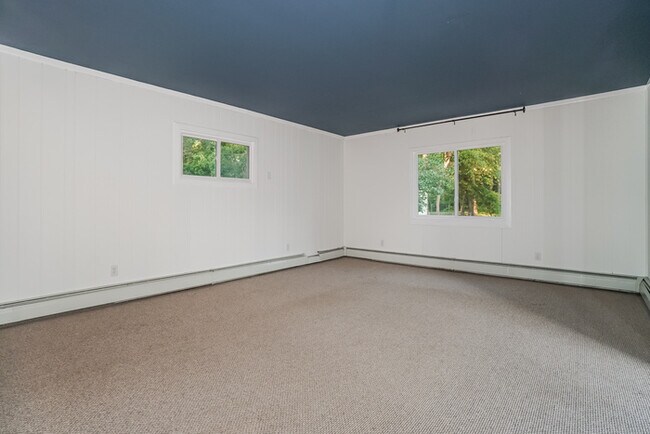 Building Photo - Stunning 4 Bedroom Home!