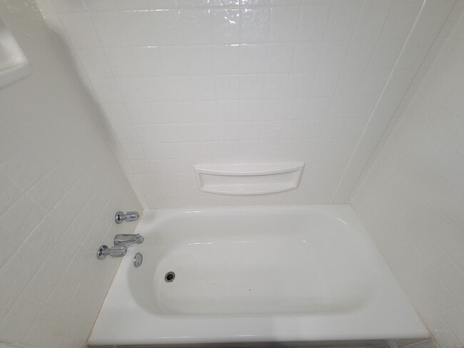 Building Photo - This fully renovated 3-bedroom, 2-bath home features a modern kitchen, large master suite with a ...
