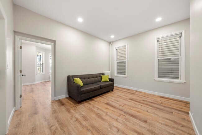 Building Photo - 215 Dodd St