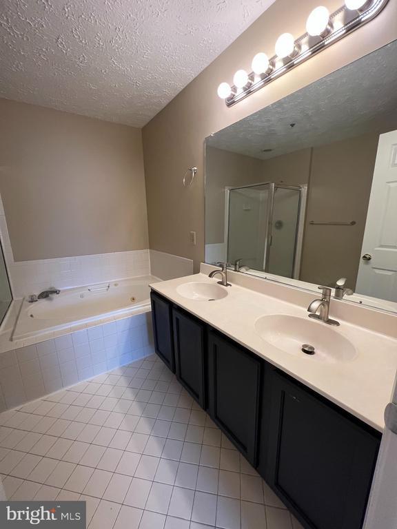 Building Photo - 5004 Doctorfish Ct