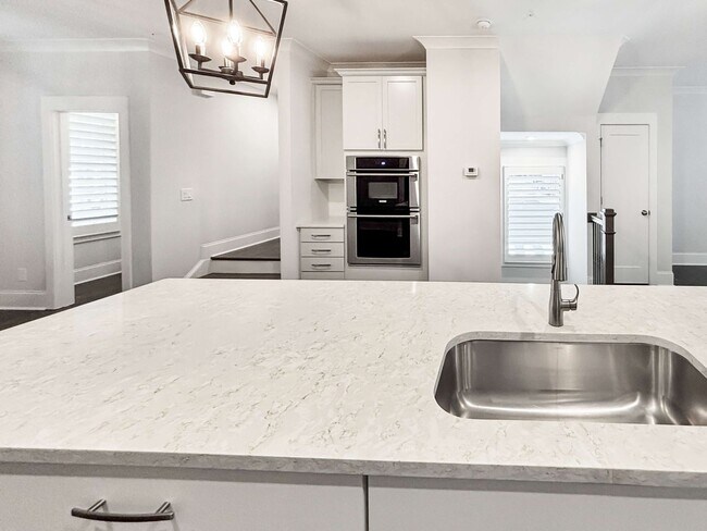 Building Photo - Beautiful 3 BR Townhome in Woodstock!