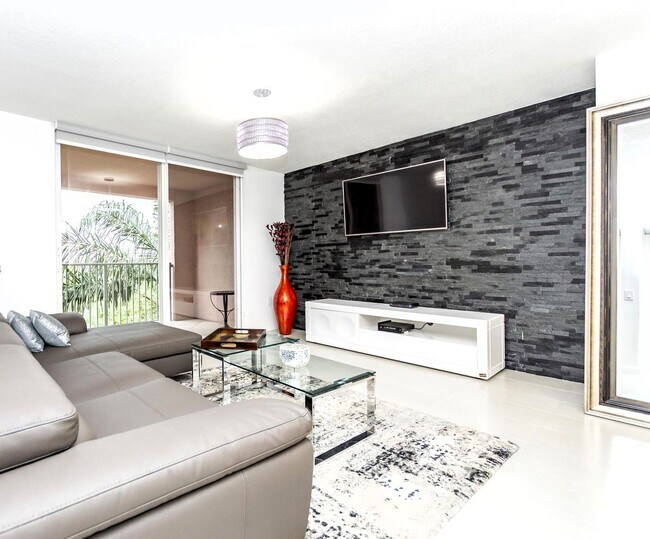 Building Photo - 19655 E Country Club Dr