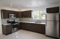 Building Photo - 552 NE 61st St