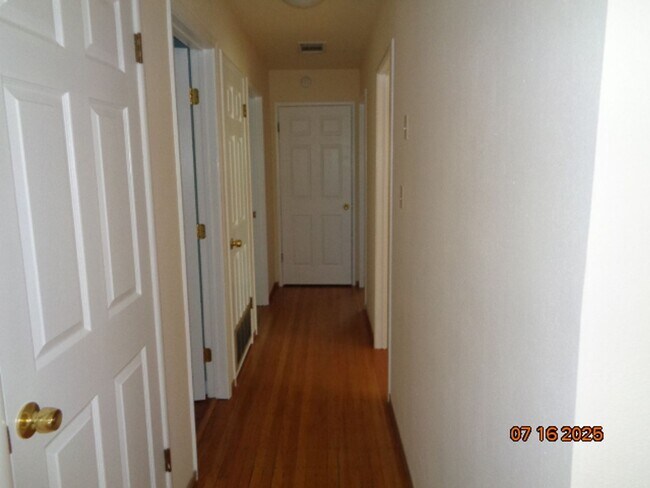 Building Photo - 297 Juniper St