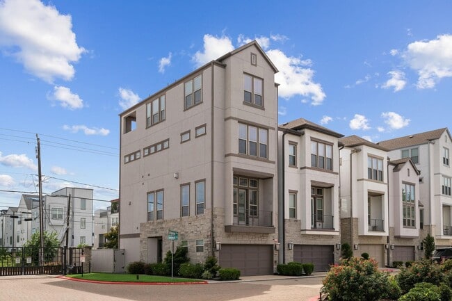 Building Photo - 803 Algona Ave