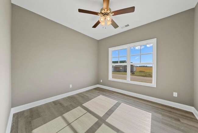 Building Photo - 600 Victoria Wy