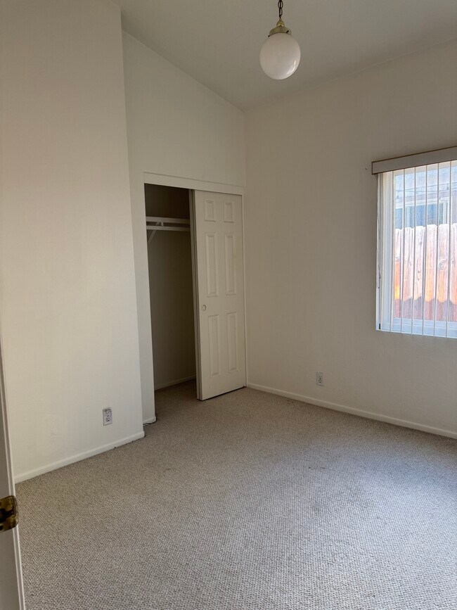 Building Photo - 13885 Portofino St