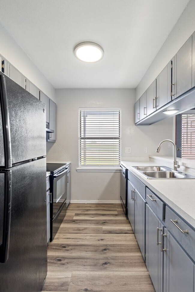 Building Photo - Beautifully Updated 1Bed / 1Bath Apartment Home