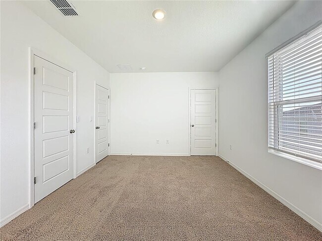 Building Photo - 2645 Olympic Ct