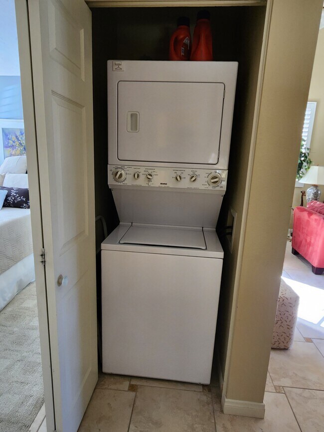 Building Photo - 41705 Palmetto Ln