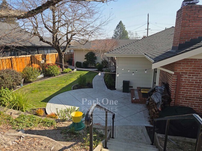 Building Photo - Charming Home with Detached Office in Lafayette Saranap