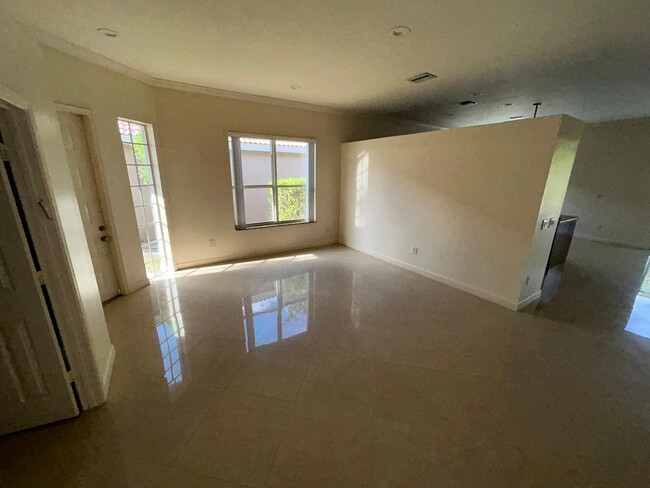 Building Photo - 7623 NW 60th Ln