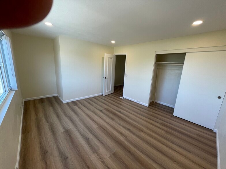 Building Photo - 8645 Mellmanor Drive