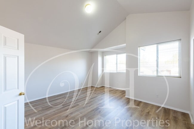 Building Photo - Enjoy the Open Floor Plan and Generous Storage in this College Place Duplex