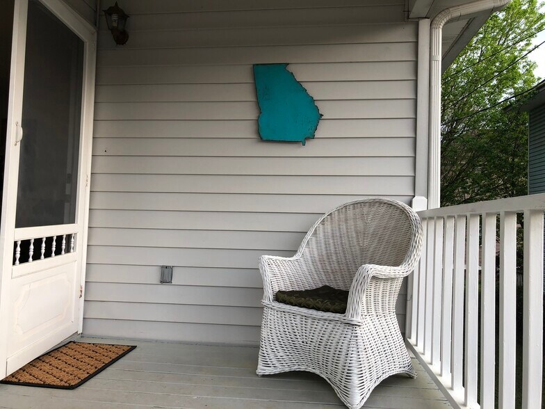 Covered Front Porch - 592 Spencer St NW
