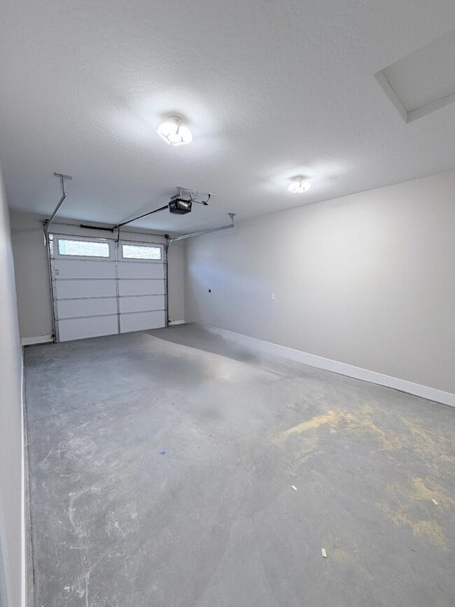 Building Photo - 7212 Shaver Dr