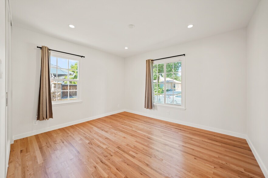 Building Photo - 6501 Hesperia Ave